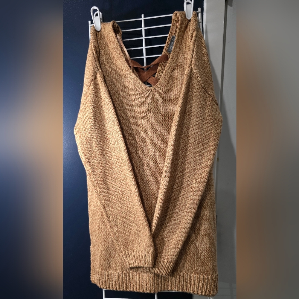 Cake Women's V-Neck Sweater in Tan